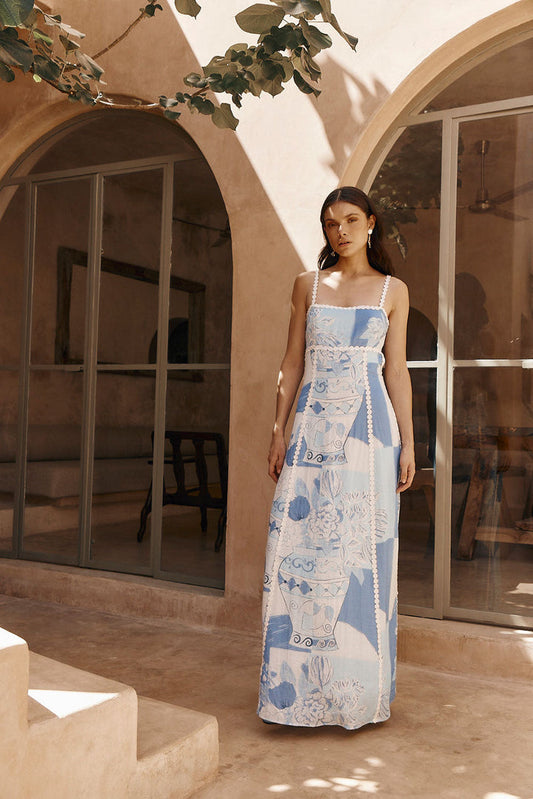 ZEPHIRA – Robe Maxi Serenity à Liens au Dos et Détails Raffinés