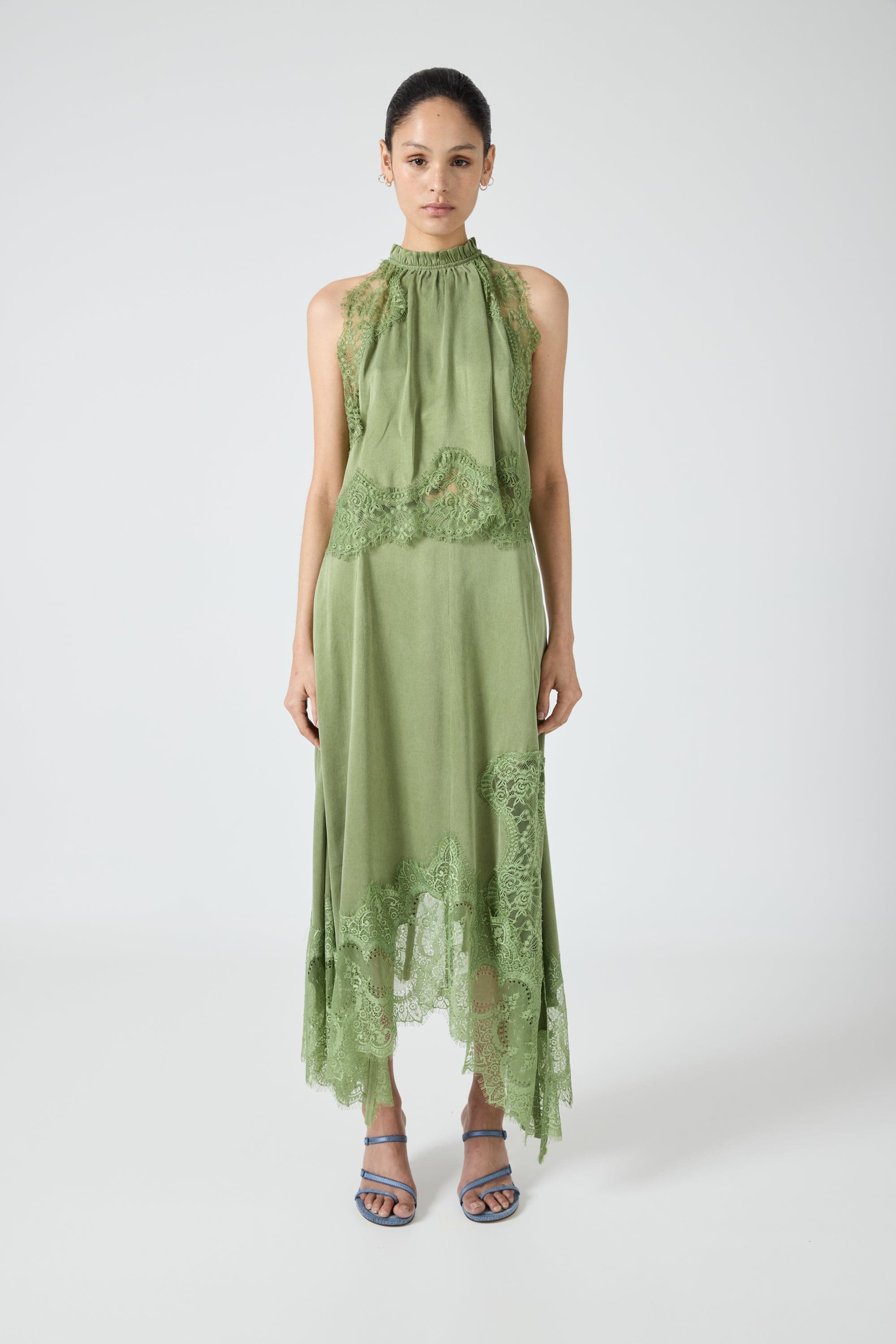 ZEPHIRA – Ensemble haut à col plissé et jupe trapèze à fente irrégulière en satin et dentelle